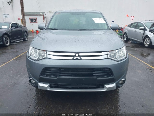 JA4AZ3A34FZ012851 Mitsubishi Outlander Se