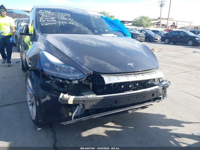 2024 Tesla Model Y Long Range Dual Motor All-wheel Drive მანქანა იყიდება აუქციონზე, vin: 7SAYGDEE9RF068891, აუქციონის ნომერი: 44427461
