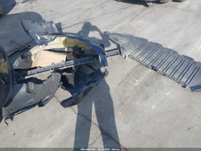 2024 Tesla Model Y Long Range Dual Motor All-wheel Drive მანქანა იყიდება აუქციონზე, vin: 7SAYGDEE9RF068891, აუქციონის ნომერი: 44427461