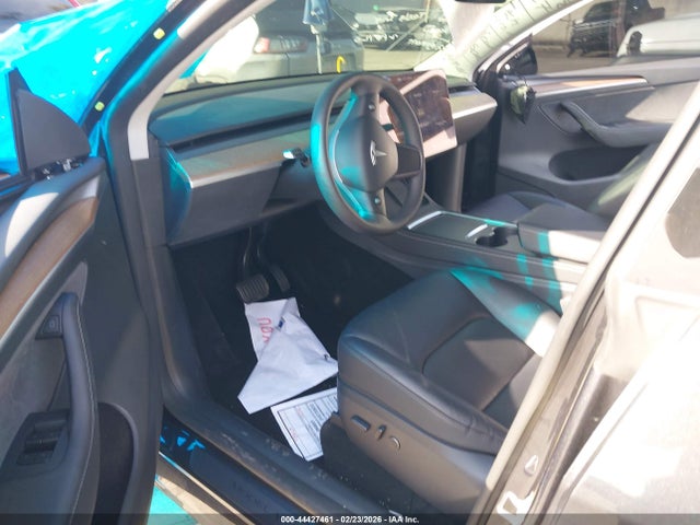 2024 Tesla Model Y Long Range Dual Motor All-wheel Drive მანქანა იყიდება აუქციონზე, vin: 7SAYGDEE9RF068891, აუქციონის ნომერი: 44427461