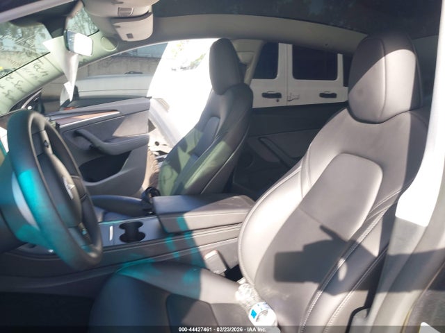 2024 Tesla Model Y Long Range Dual Motor All-wheel Drive მანქანა იყიდება აუქციონზე, vin: 7SAYGDEE9RF068891, აუქციონის ნომერი: 44427461