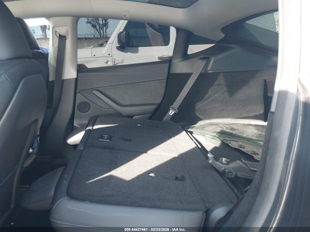 2024 Tesla Model Y Long Range Dual Motor All-wheel Drive მანქანა იყიდება აუქციონზე, vin: 7SAYGDEE9RF068891, აუქციონის ნომერი: 44427461