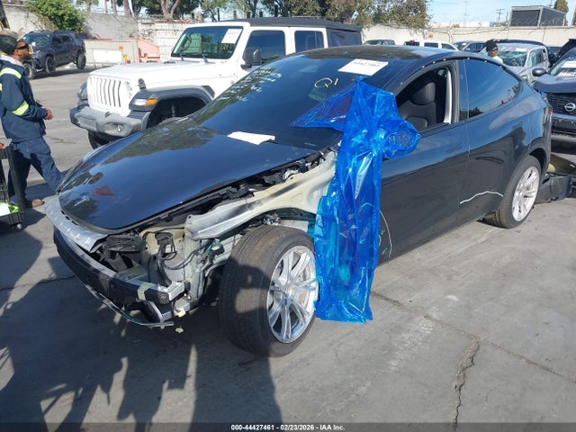 2024 Tesla Model Y Long Range Dual Motor All-wheel Drive მანქანა იყიდება აუქციონზე, vin: 7SAYGDEE9RF068891, აუქციონის ნომერი: 44427461