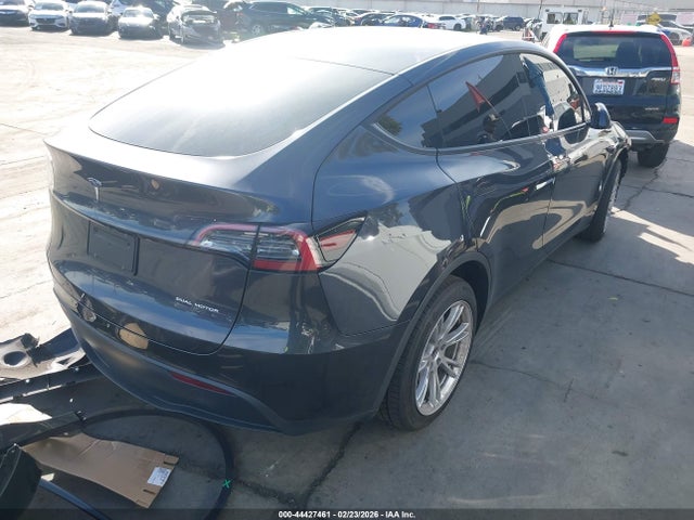 2024 Tesla Model Y Long Range Dual Motor All-wheel Drive მანქანა იყიდება აუქციონზე, vin: 7SAYGDEE9RF068891, აუქციონის ნომერი: 44427461