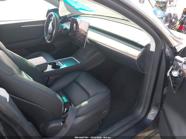 2024 Tesla Model Y Long Range Dual Motor All-wheel Drive მანქანა იყიდება აუქციონზე, vin: 7SAYGDEE9RF068891, აუქციონის ნომერი: 44427461