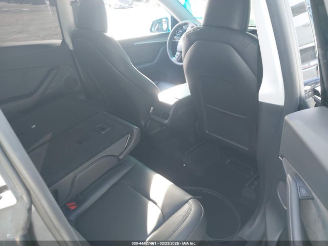 2024 Tesla Model Y Long Range Dual Motor All-wheel Drive მანქანა იყიდება აუქციონზე, vin: 7SAYGDEE9RF068891, აუქციონის ნომერი: 44427461