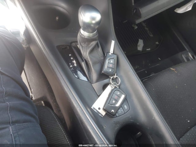 JTNKHMBX6K1037887 Toyota C-HR LE