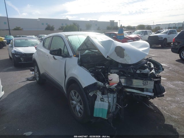 JTNKHMBX6K1037887 Toyota C-HR LE