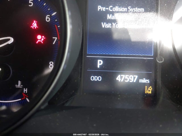JTNKHMBX6K1037887 Toyota C-HR LE