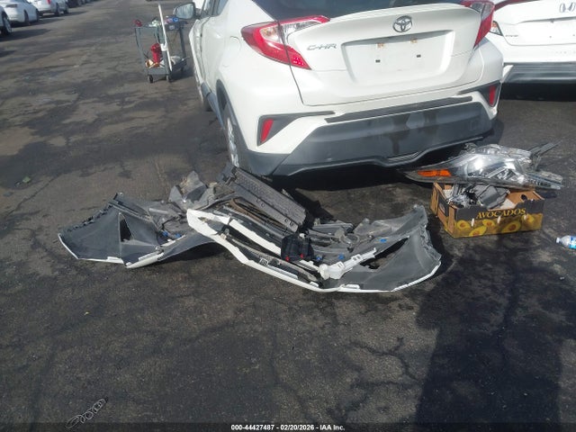 JTNKHMBX6K1037887 Toyota C-HR LE