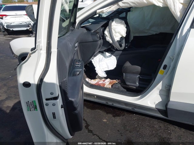 JTNKHMBX6K1037887 Toyota C-HR LE