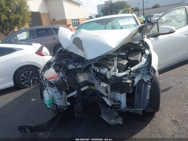 JTNKHMBX6K1037887 Toyota C-HR LE