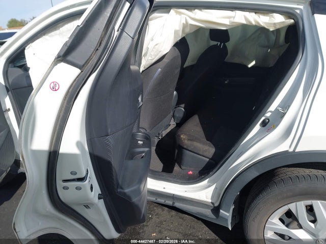 JTNKHMBX6K1037887 Toyota C-HR LE
