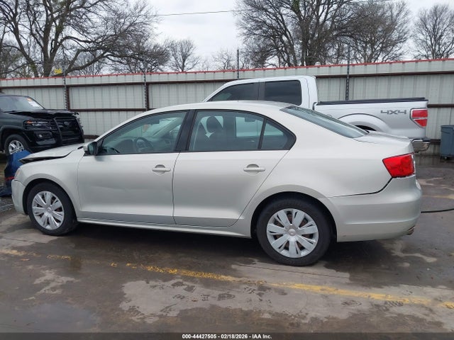 44427505 :رقم المزاد ، 3VWDX7AJ8BM394373 vin ، 2011 Volkswagen Jetta 2.5l Se مزاد بيع