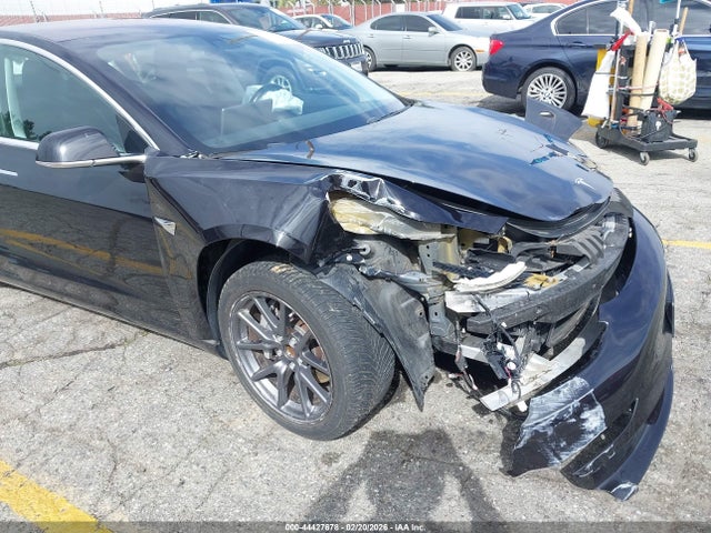 44427678 :رقم المزاد ، 5YJ3E1EA5JF089198 vin ، 2018 Tesla Model 3 Long Range/mid Range مزاد بيع