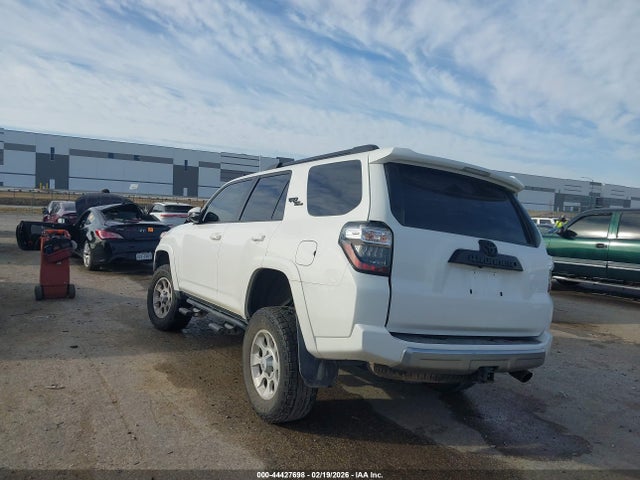 2019 TOYOTA 4RUNNER JTEBU5JR6K5693486 Photo 2