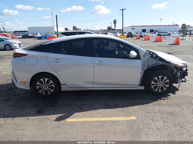 JTDKAMFPXN3219877 Toyota Prius Prime Xle