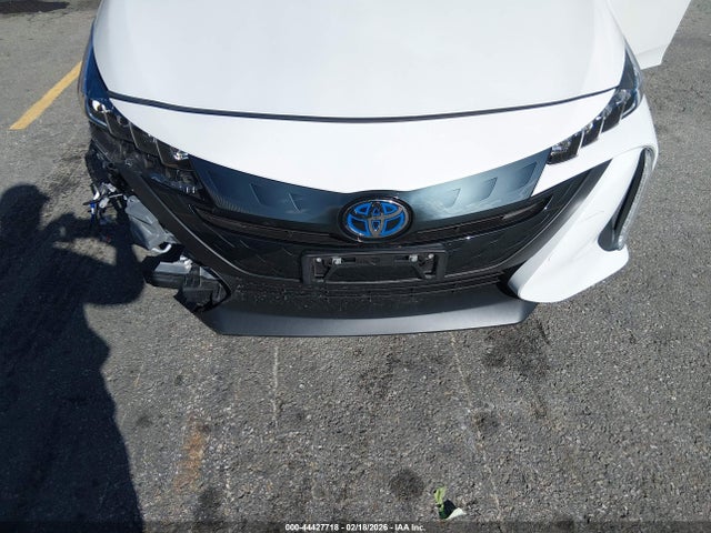 JTDKAMFPXN3219877 Toyota Prius Prime Xle