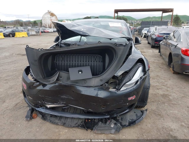 44427719 :رقم المزاد ، 7SAYGDEE7RF014697 vin ، 2024 Tesla Model Y Long Range Dual Motor All-wheel Drive مزاد بيع