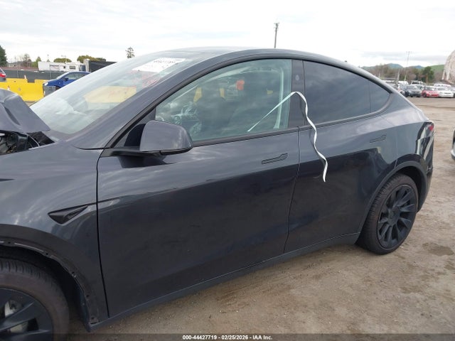 44427719 :رقم المزاد ، 7SAYGDEE7RF014697 vin ، 2024 Tesla Model Y Long Range Dual Motor All-wheel Drive مزاد بيع