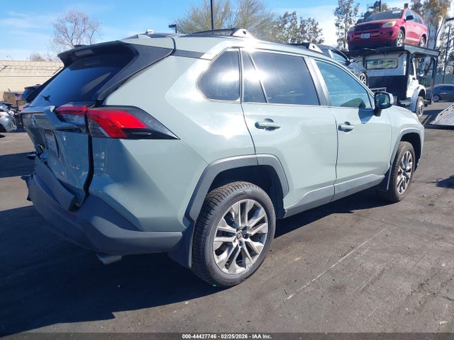 Toyota Rav4 Xle Premium 2022 2T3C1RFV8NW219230 Image 4