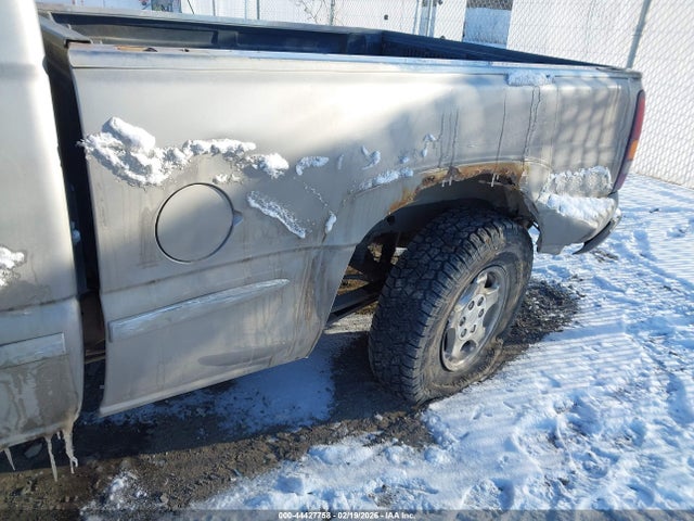 44427758 :رقم المزاد ، 1GTEK19T5YE114996 vin ، 2000 Gmc Sierra 1500 Sl/sle مزاد بيع