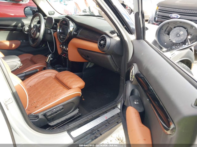 2021 MINI HARDTOP WMWXU9C06M2P15052 Photo 4