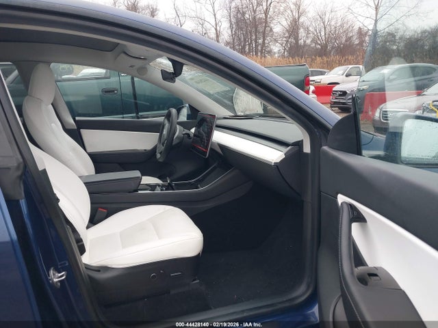 Продаж на аукціоні авто 2021 Tesla Model Y Long Range Dual Motor All-wheel Drive, vin: 5YJYGDEE1MF067420, номер лоту: 44428140