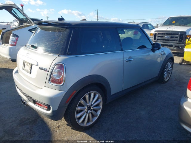 2011 MINI COOPER S WMWSV3C57BTY10372 Photo 3