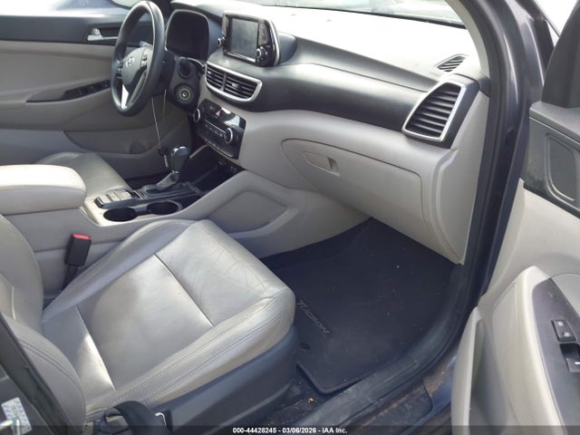 KM8J23A48MU313325 Hyundai TUCSON SE