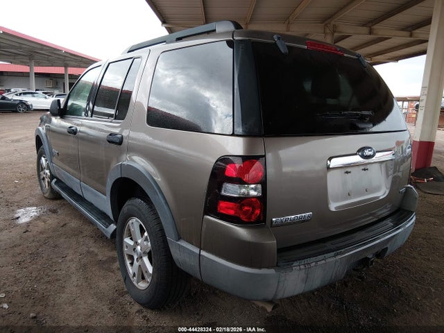 2006 FORD EXPLORER 1FMEU63E96UB55423 Photo 2
