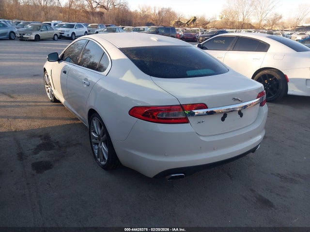 2010 JAGUAR XF SAJWA0GB1ALR57480 Photo 2