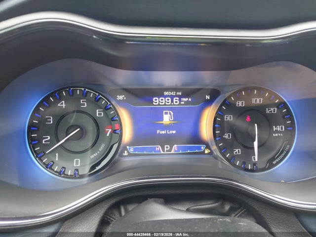44428466 :رقم المزاد ، 1C3CCCDG4FN644193 vin ، 2015 Chrysler 200 S مزاد بيع