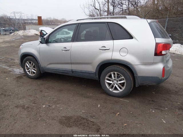 5XYKTDA71FG609829 KIA Sorento Lx V6