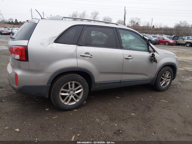 5XYKTDA71FG609829 KIA Sorento Lx V6