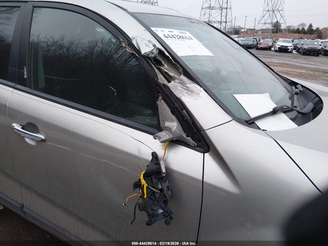 5XYKTDA71FG609829 KIA Sorento Lx V6