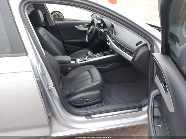 2017 AUDI A4 WAUANAF44HN028739 Photo 4