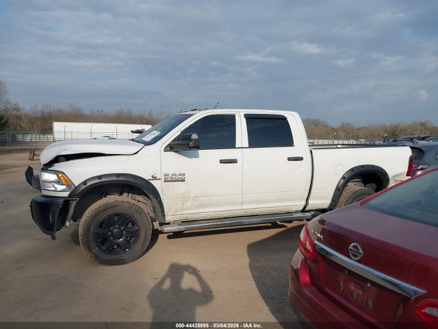 44428895 :رقم المزاد ، 3C6UR5CL2JG356867 vin ، 2018 Ram 2500 Tradesman  4x4 6'4 Box مزاد بيع