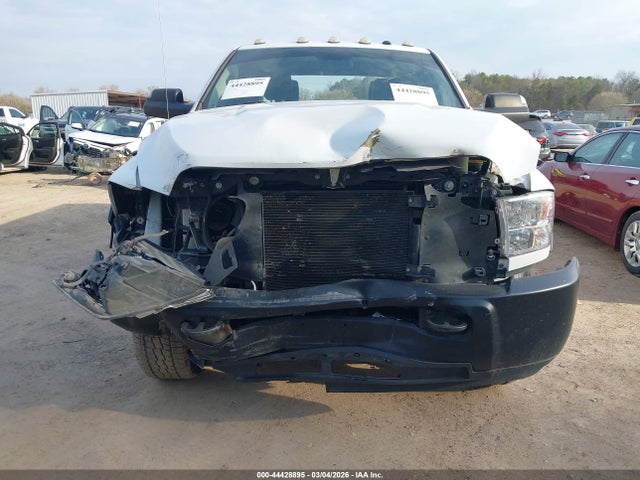 44428895 :رقم المزاد ، 3C6UR5CL2JG356867 vin ، 2018 Ram 2500 Tradesman  4x4 6'4 Box مزاد بيع