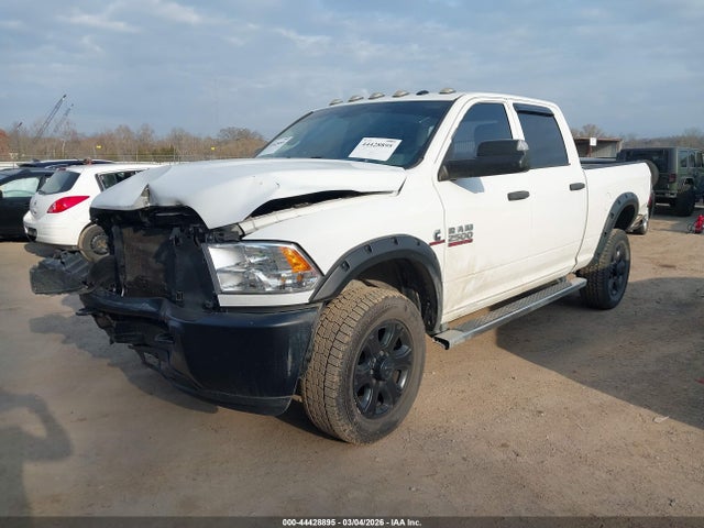 44428895 :رقم المزاد ، 3C6UR5CL2JG356867 vin ، 2018 Ram 2500 Tradesman  4x4 6'4 Box مزاد بيع
