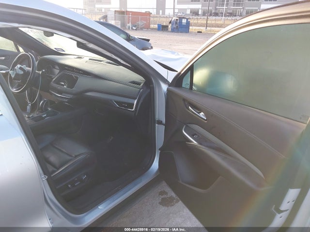 2019 CADILLAC XT4 1GYFZCR40KF137957 Photo 4