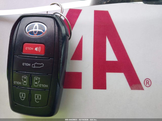 Toyota Sienna Platinum 2024 5TDESKFC5RS134591 Image 11