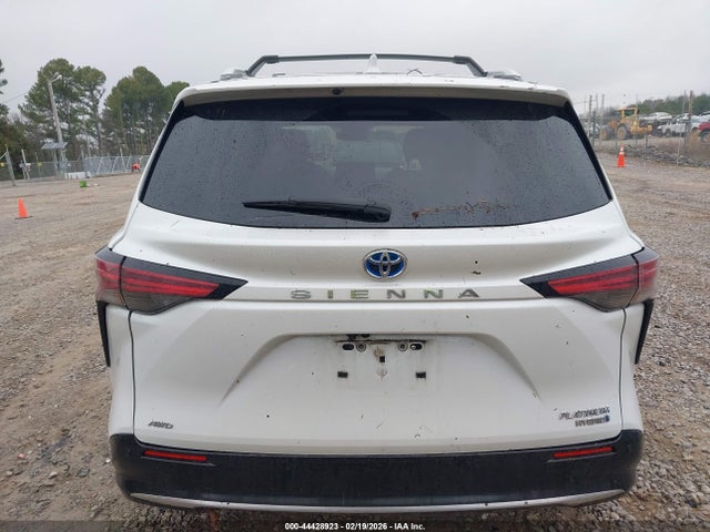 Toyota Sienna Platinum 2024 5TDESKFC5RS134591 Image 17