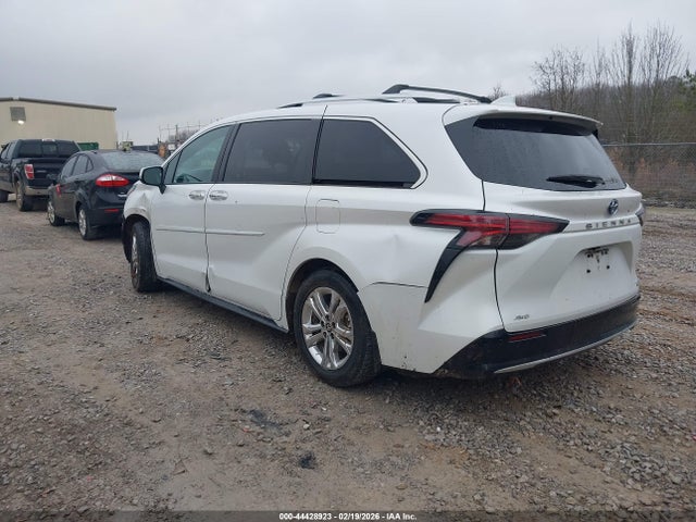 Toyota Sienna Platinum 2024 5TDESKFC5RS134591 Image 3