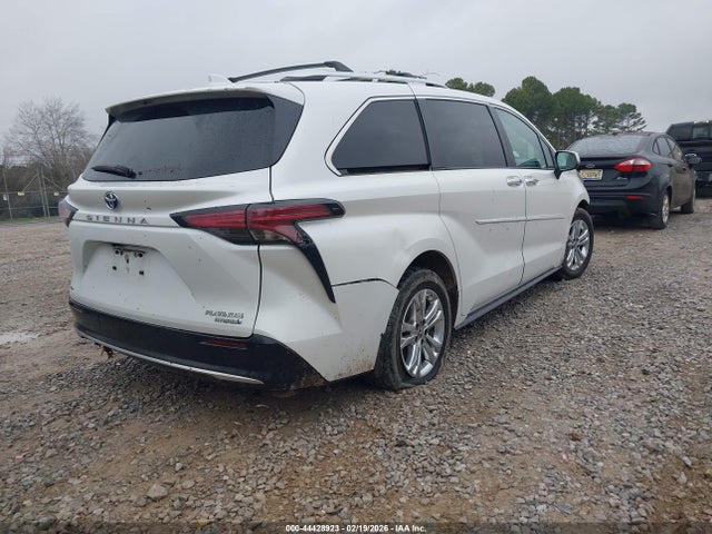 Toyota Sienna Platinum 2024 5TDESKFC5RS134591 Image 4