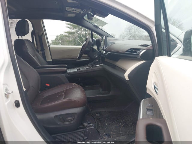 Toyota Sienna Platinum 2024 5TDESKFC5RS134591 Image 5