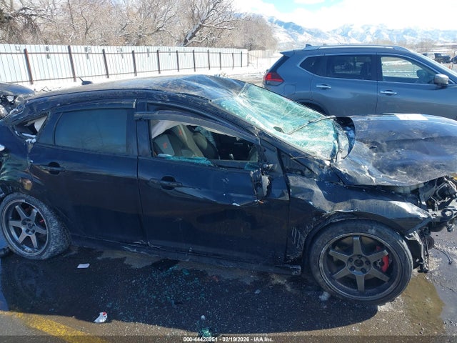 1FADP3L94GL225576 Ford FOCUS ST