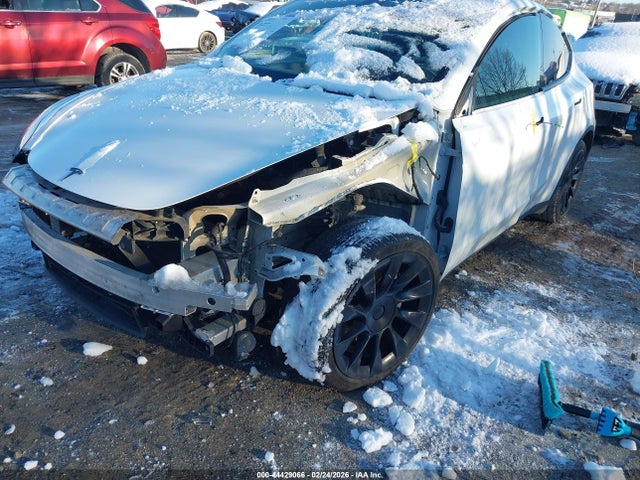 2021 Tesla Model Y Long Range Dual Motor All-wheel Drive მანქანა იყიდება აუქციონზე, vin: 5YJYGAEE6MF180357, აუქციონის ნომერი: 44429066