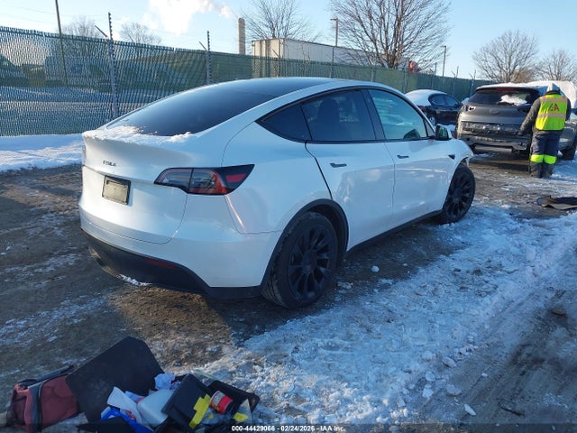 2021 TESLA MODEL Y 5YJYGAEE6MF180357 Photo 3