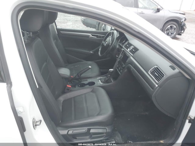 Aukcja sprzedaży 2017 Volkswagen Passat 1.8t R-line, vin: 1VWDT7A33HC077253, numer aukcji: 44429076